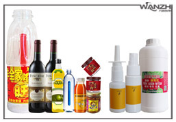 全自動(dòng)定位式圓瓶貼標(biāo)機(jī)_ 雞尾酒瓶貼標(biāo)機(jī)_東莞市萬(wàn)志自動(dòng)化科技有限公司